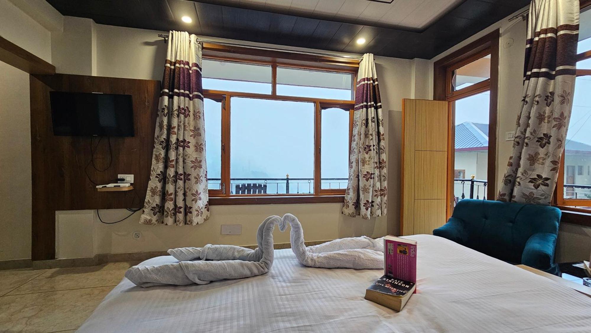 Green View Hotel And Restaurant Мак-Леод-Гейндж Экстерьер фото